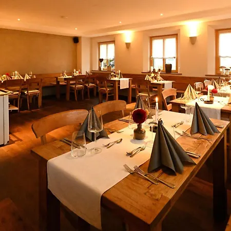 ホテル Bernhardhof *